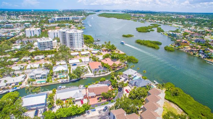 Image No.2-6 Bed Property for sale