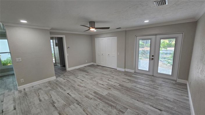 Image No.26-6 Bed Property for sale