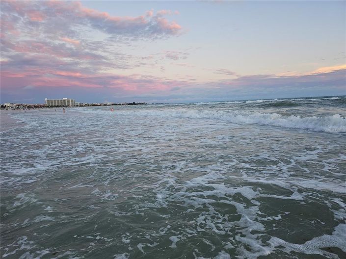 Image No.3-6 Bed Property for sale