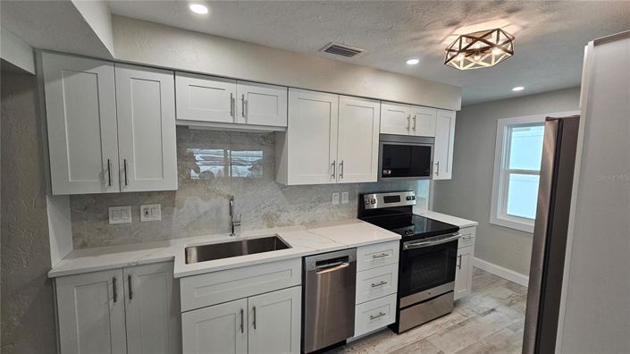 Image No.33-6 Bed Property for sale