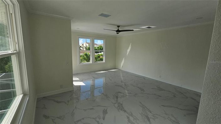 Image No.38-6 Bed Property for sale