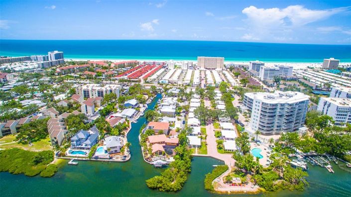 Image No.4-6 Bed Property for sale