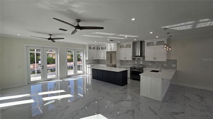 Image No.40-6 Bed Property for sale