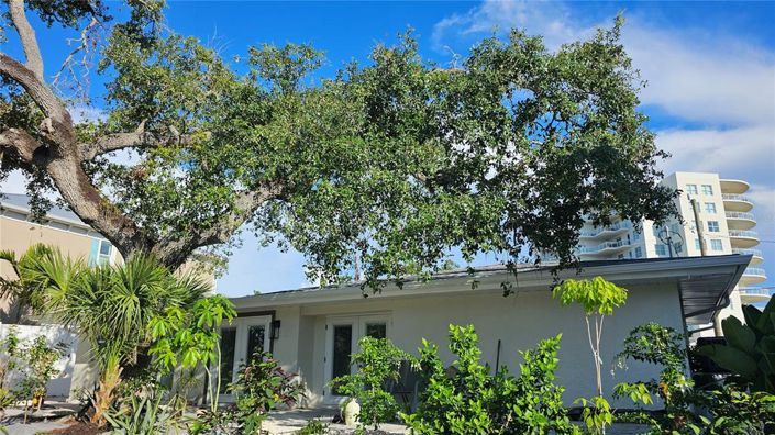 Image No.47-6 Bed Property for sale