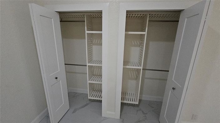 Image No.52-6 Bed Property for sale