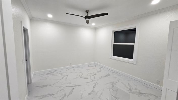 Image No.55-6 Bed Property for sale