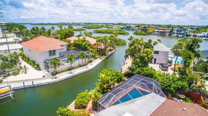 Image No.56-6 Bed Property for sale