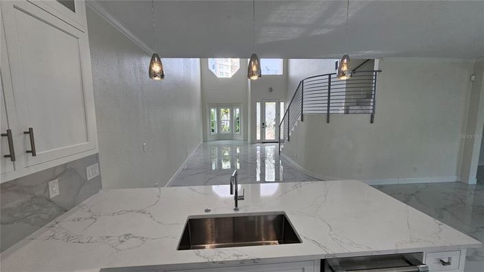 Image No.8-6 Bed Property for sale