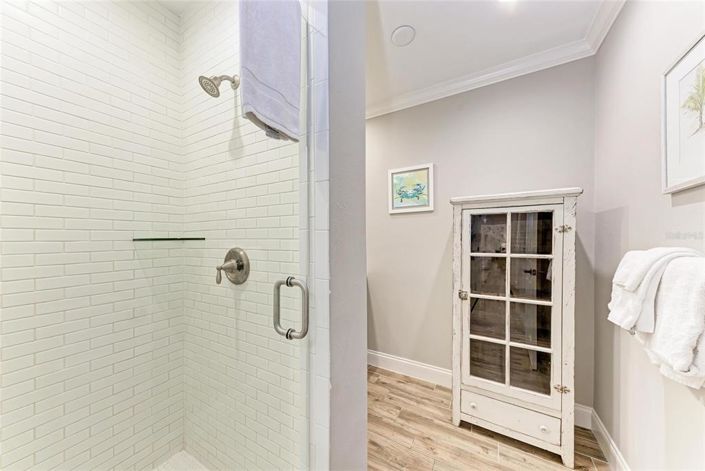 Image No.10-5 Bed Property for sale