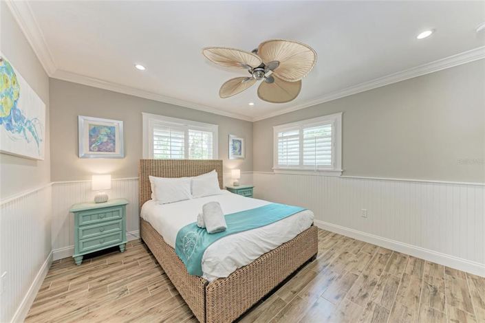 Image No.12-5 Bed Property for sale