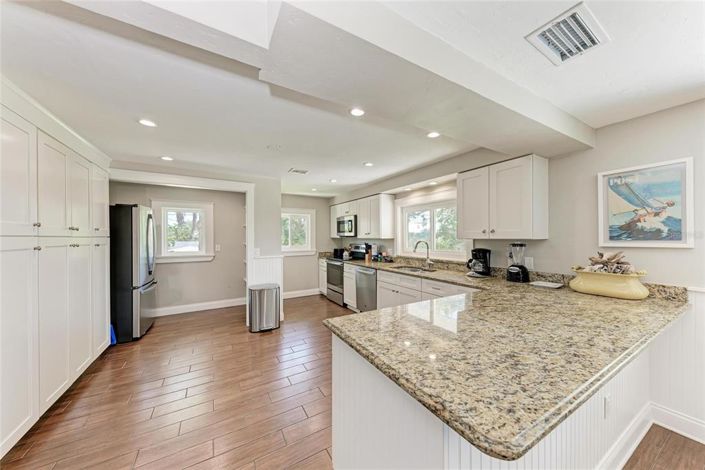 Image No.26-5 Bed Property for sale