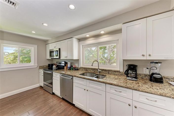 Image No.28-5 Bed Property for sale