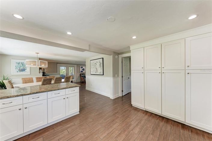 Image No.30-5 Bed Property for sale