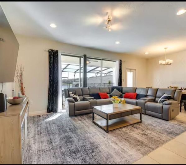 Image No.12-4 Bed Townhouse for sale