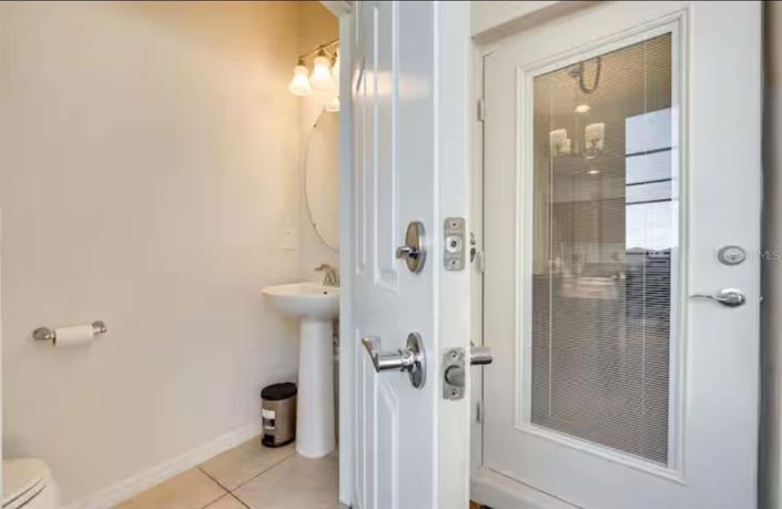 Image No.25-4 Bed Townhouse for sale