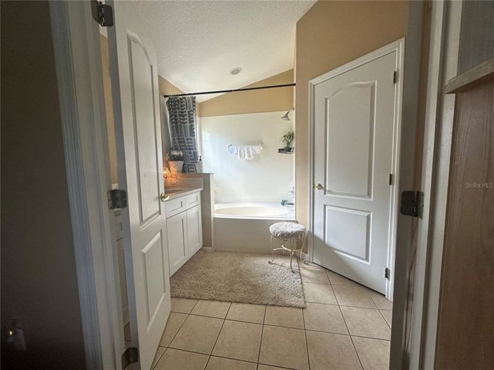 Image No.19-4 Bed Property for sale