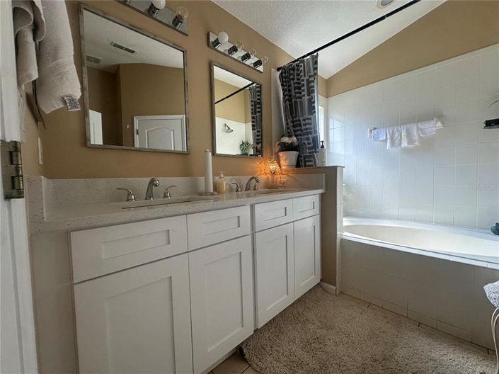 Image No.20-4 Bed Property for sale