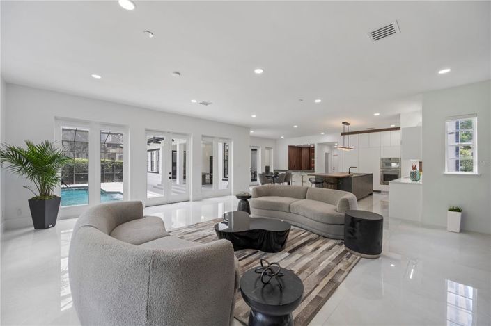 Image No.12-5 Bed Property for sale