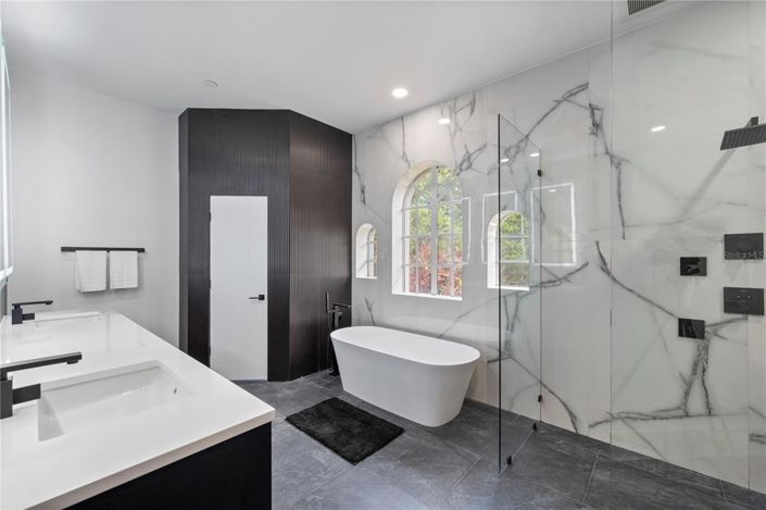 Image No.17-5 Bed Property for sale