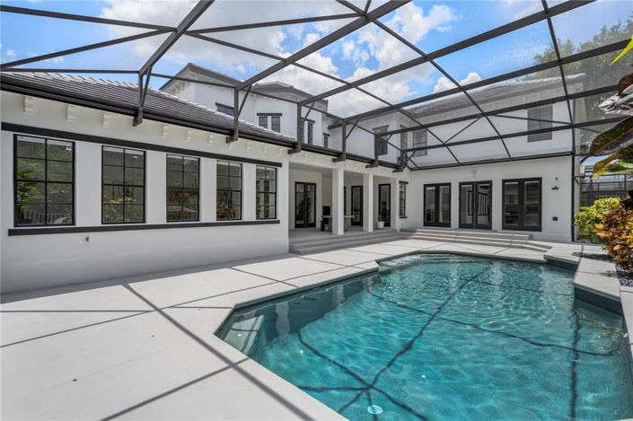 Image No.28-5 Bed Property for sale