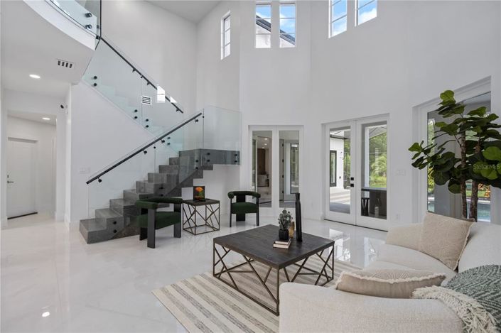 Image No.6-5 Bed Property for sale