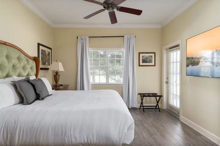 Image No.19-3 Bed Property for sale