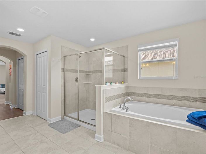 Image No.24-5 Bed Property for sale