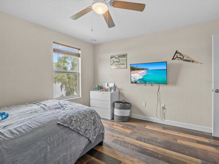 Image No.28-5 Bed Property for sale