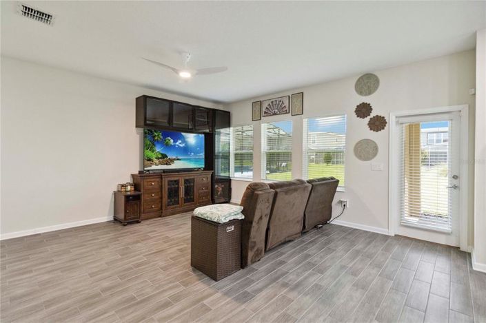 Image No.5-3 Bed Property for sale