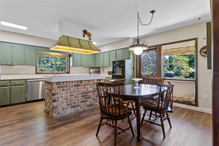 Image No.17-4 Bed Property for sale