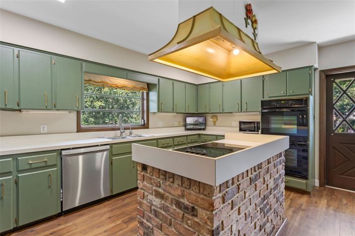 Image No.19-4 Bed Property for sale