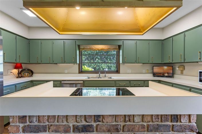 Image No.20-4 Bed Property for sale