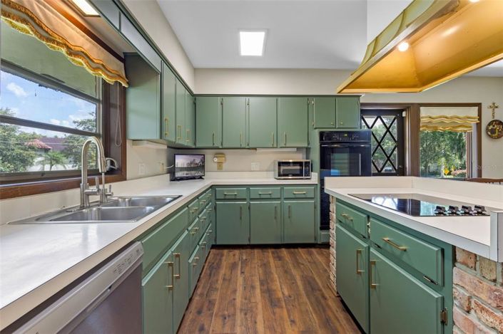 Image No.22-4 Bed Property for sale