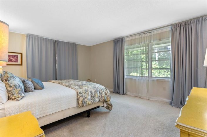 Image No.28-4 Bed Property for sale