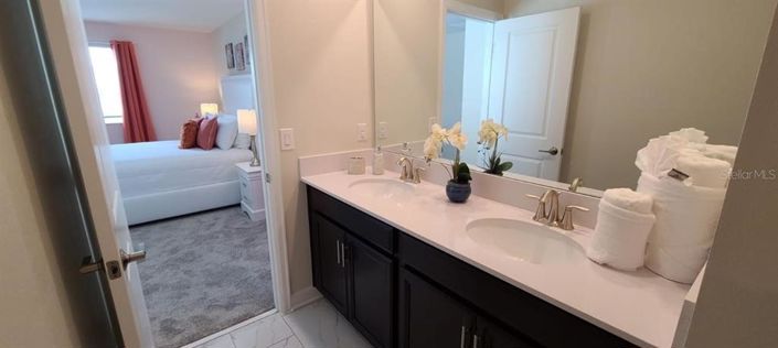 Image No.28-7 Bed Property for sale