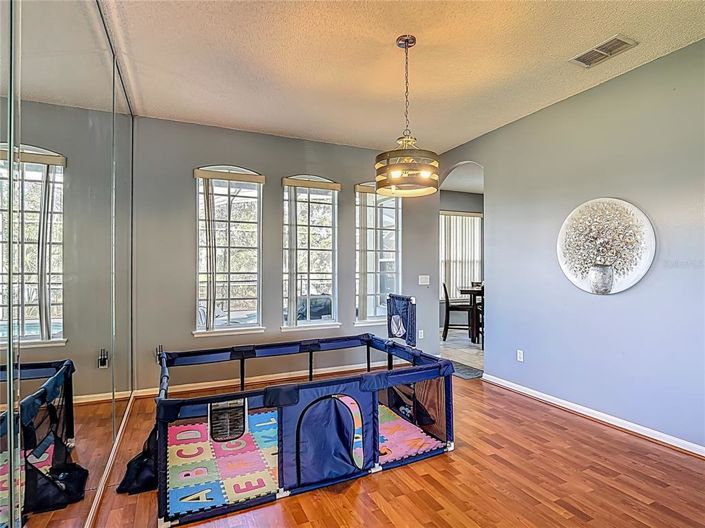 Image No.20-4 Bed Property for sale