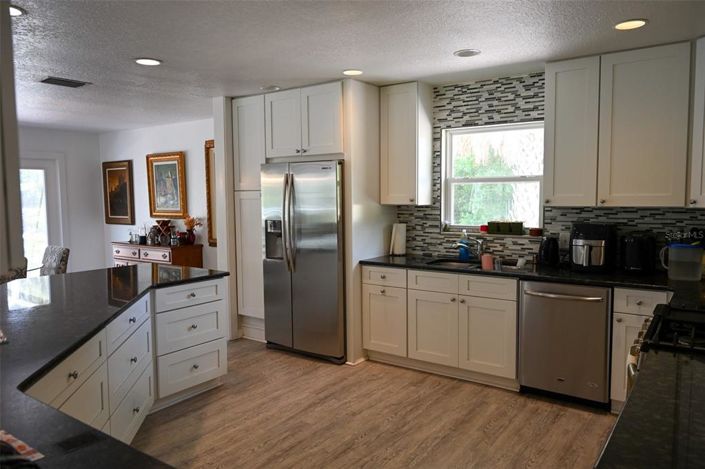 Image No.10-3 Bed Property for sale