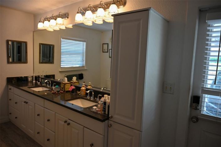 Image No.23-3 Bed Property for sale