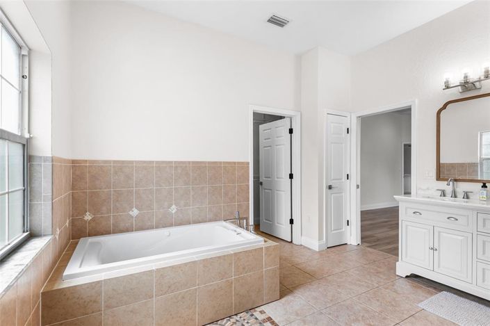 Image No.30-4 Bed Property for sale