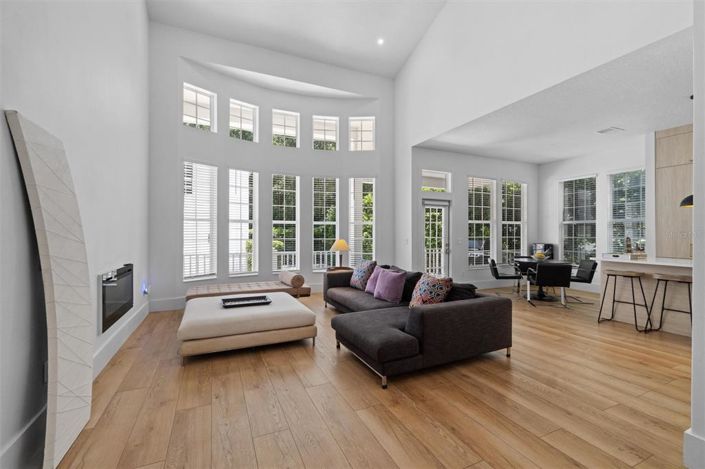 Image No.14-6 Bed Property for sale