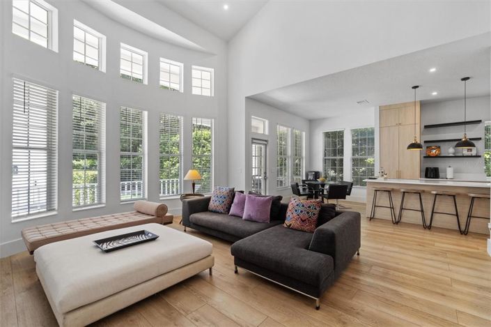 Image No.15-6 Bed Property for sale