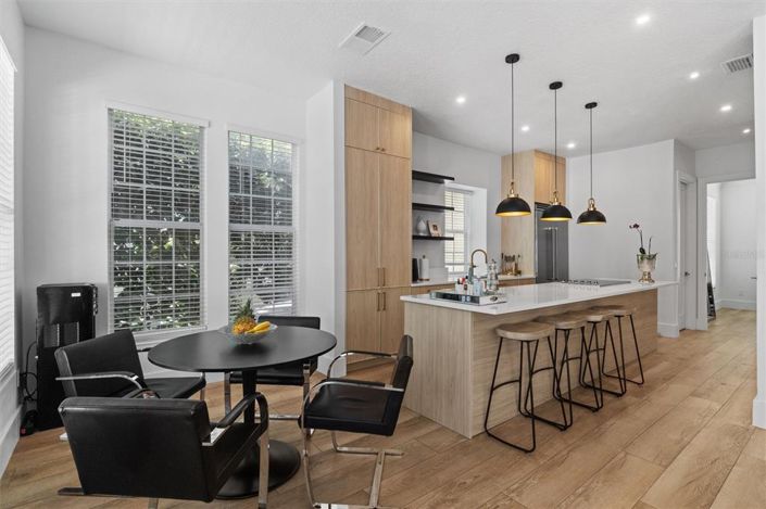 Image No.19-6 Bed Property for sale