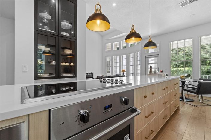 Image No.24-6 Bed Property for sale