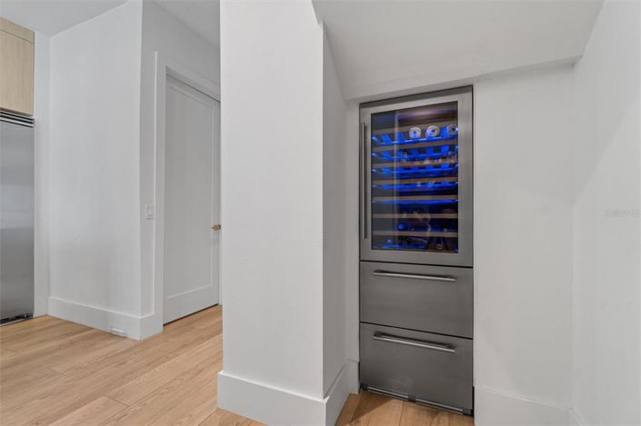 Image No.29-6 Bed Property for sale