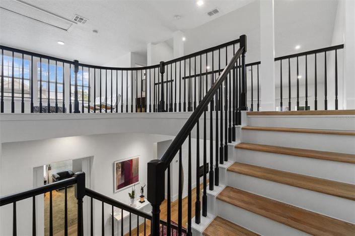 Image No.40-6 Bed Property for sale