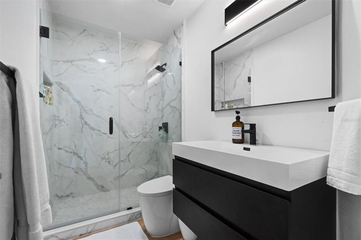 Image No.45-6 Bed Property for sale