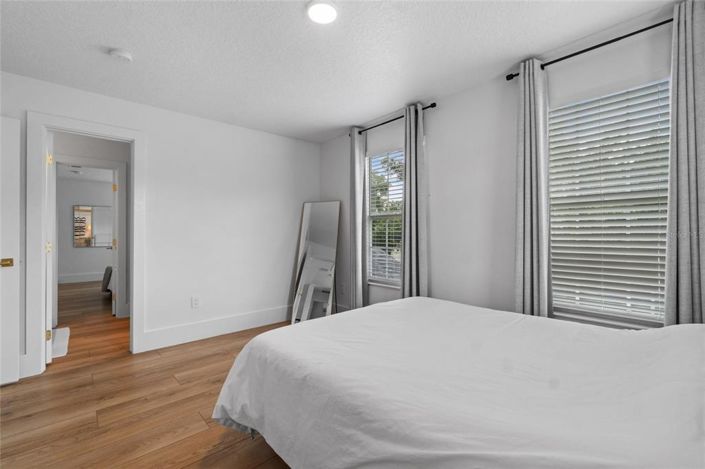 Image No.47-6 Bed Property for sale