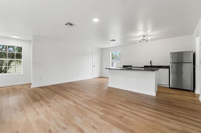 Image No.54-6 Bed Property for sale