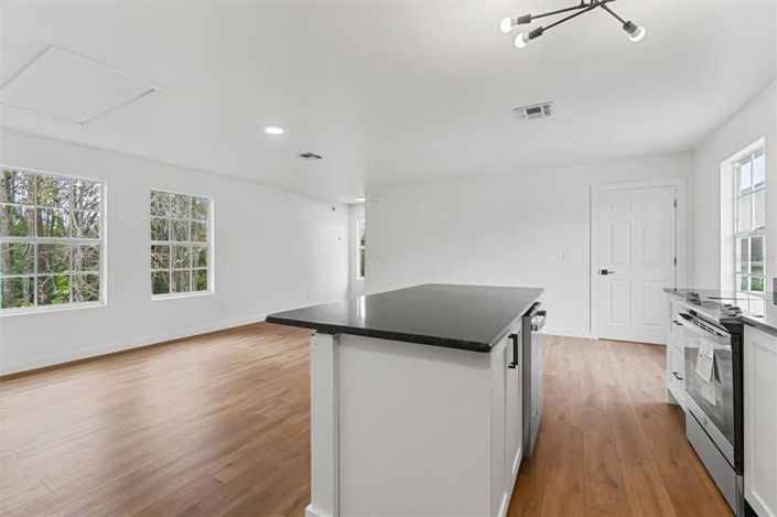 Image No.59-6 Bed Property for sale