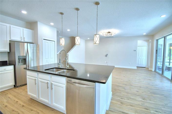 Image No.20-5 Bed Property for sale